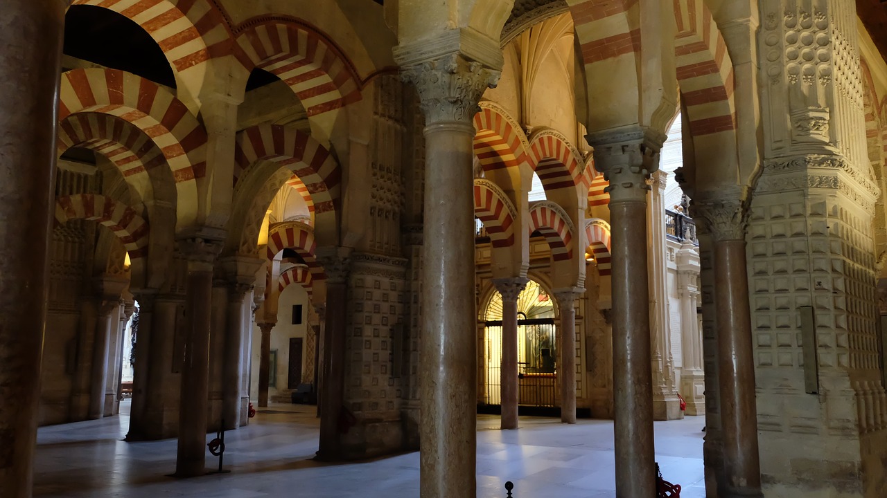mezquita-catedral of córdoba roman catholic cathedral the main mosque free photo