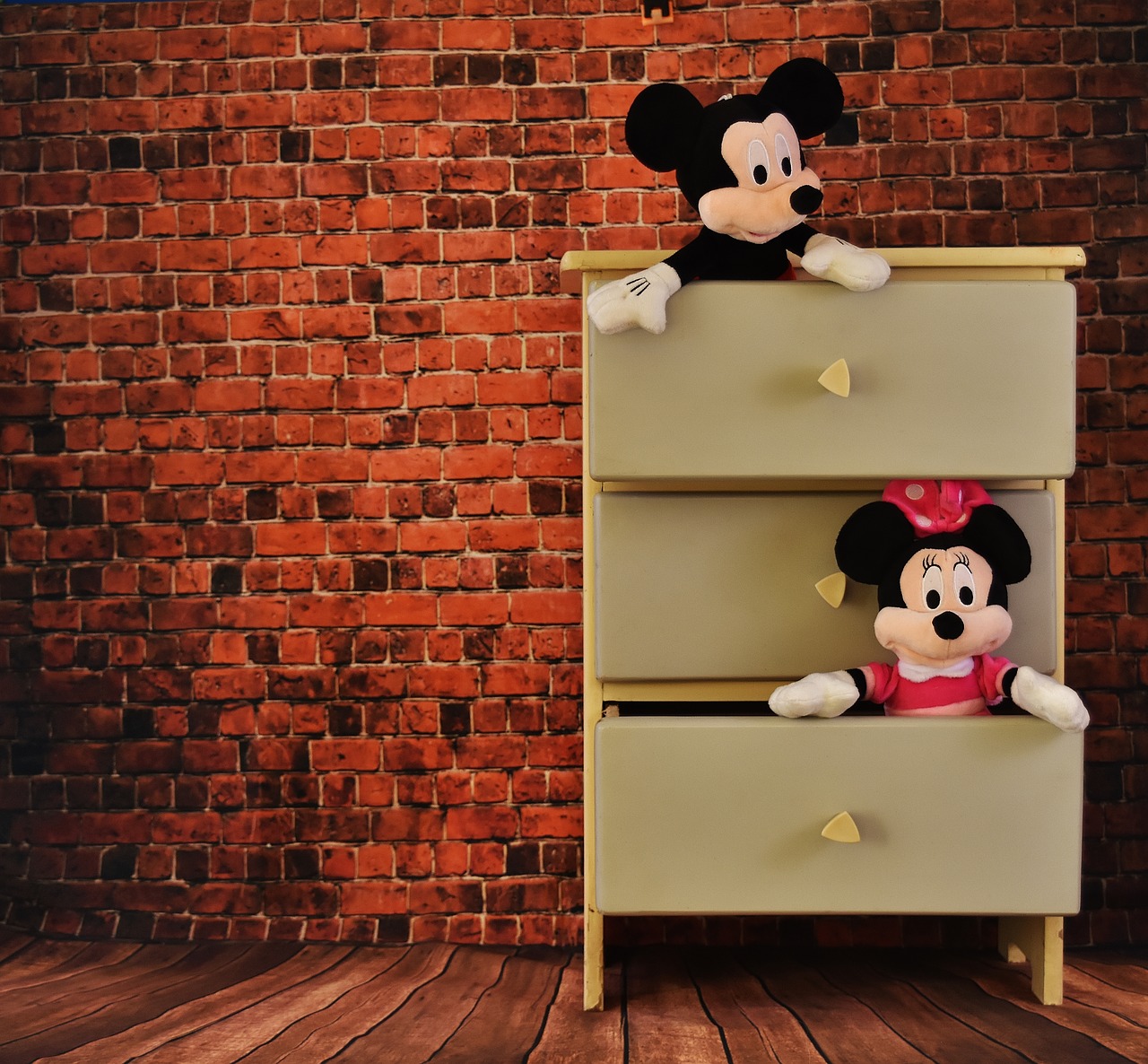 micky mouse minnie chest of drawers free photo