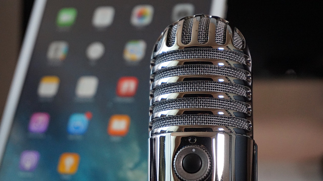 microphone tablet podcast free photo