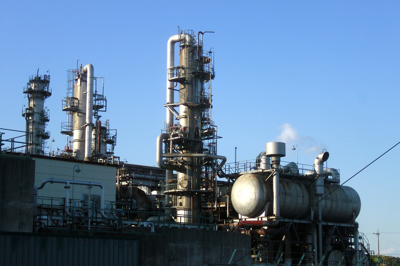 mie prefecture oil factory free photo
