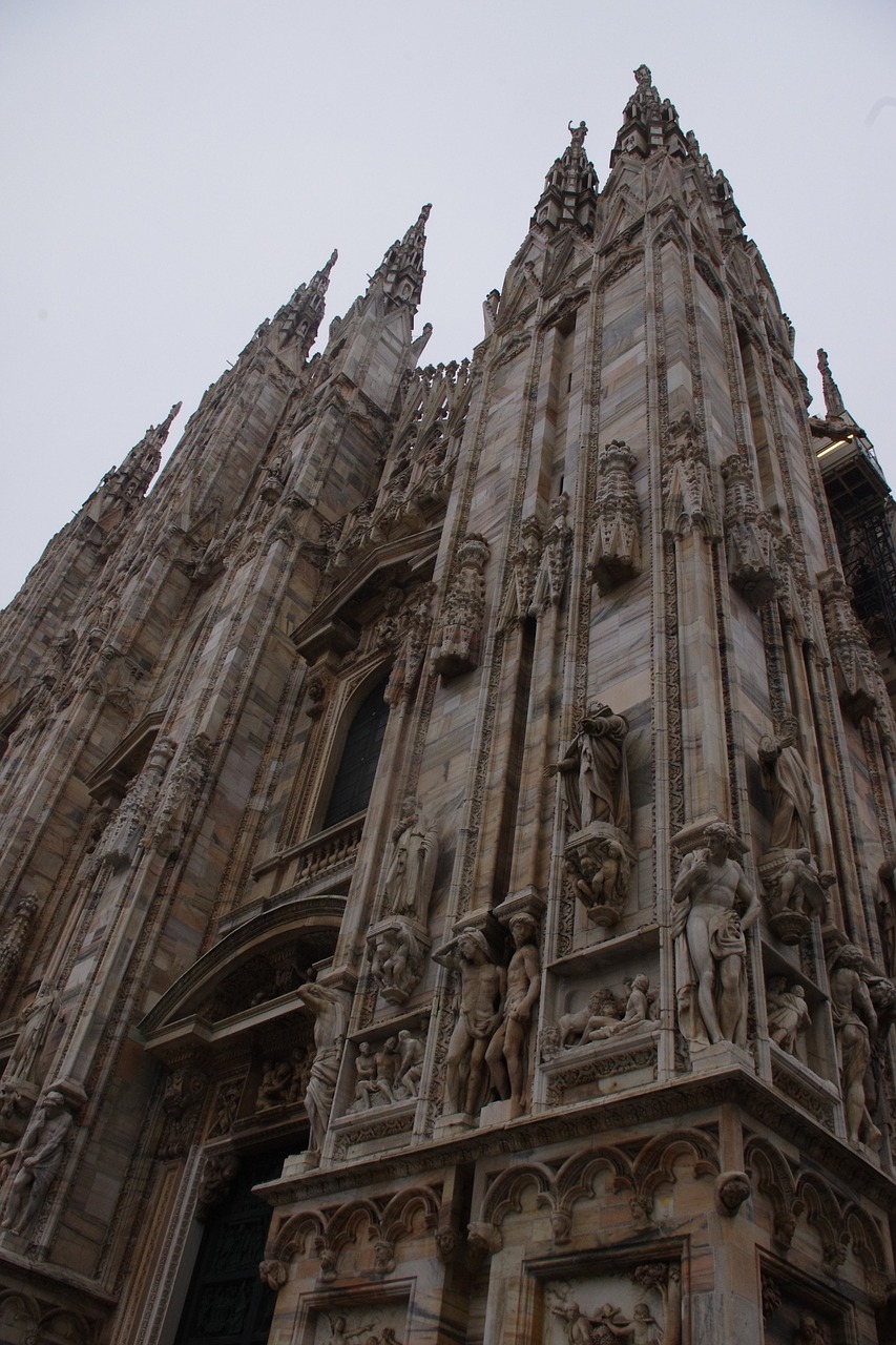 milan duomo foggy free photo