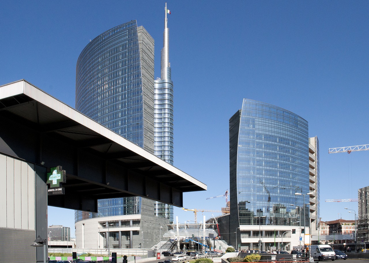 milano  city  garibaldi station free photo