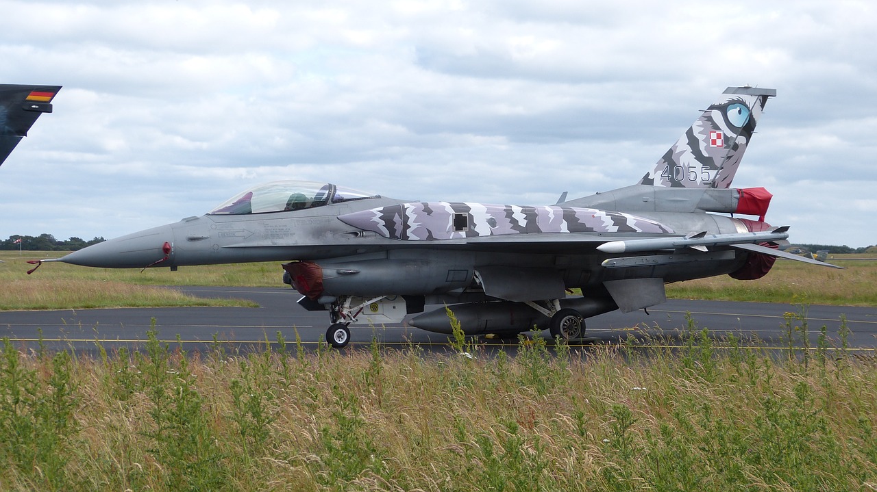 military fighter aircraft sonderlckierung free photo