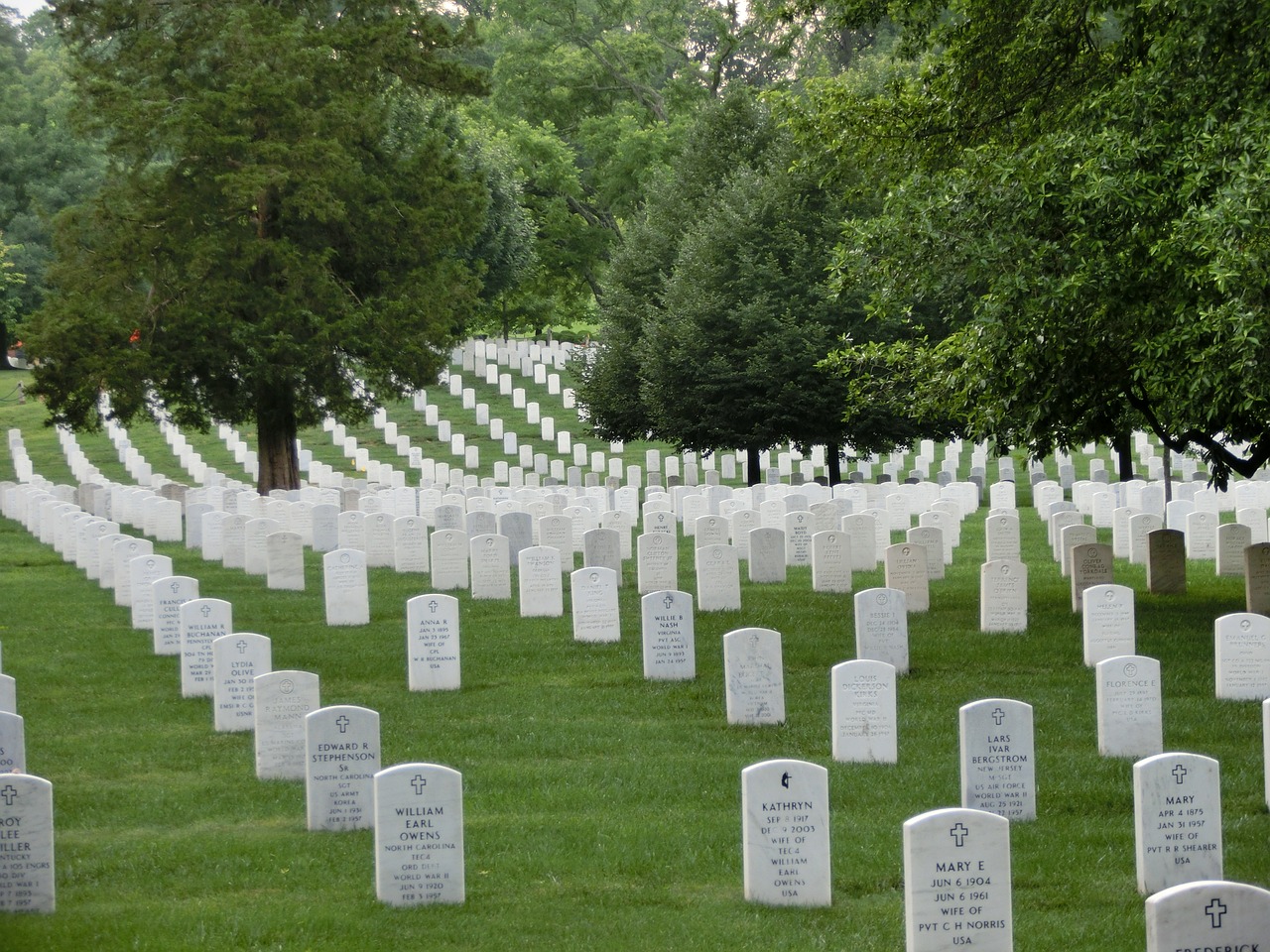 military cemetery memorial usa free photo