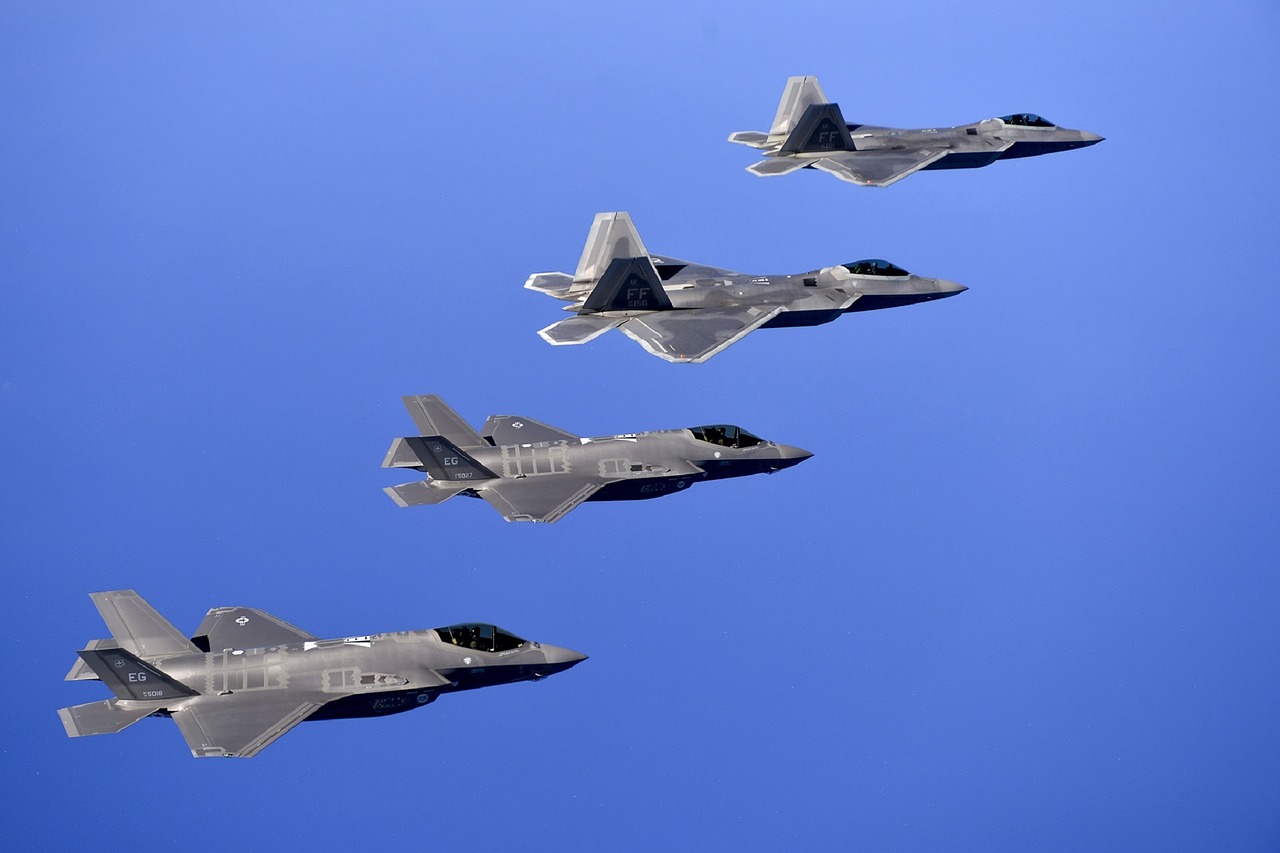 military raptors jets f-22 free photo