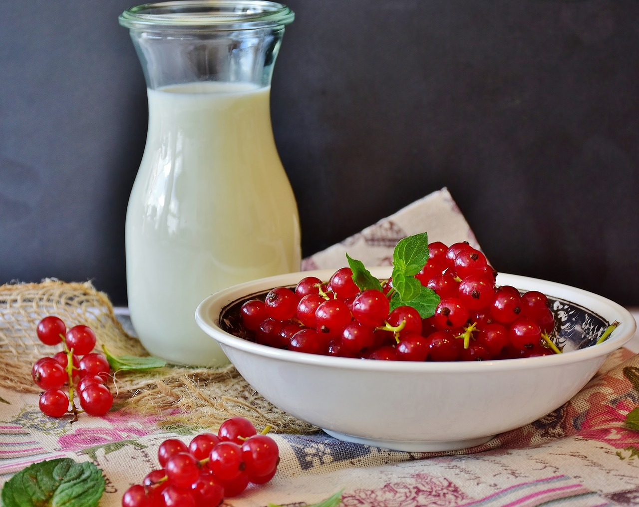 milk berries currant shake free photo