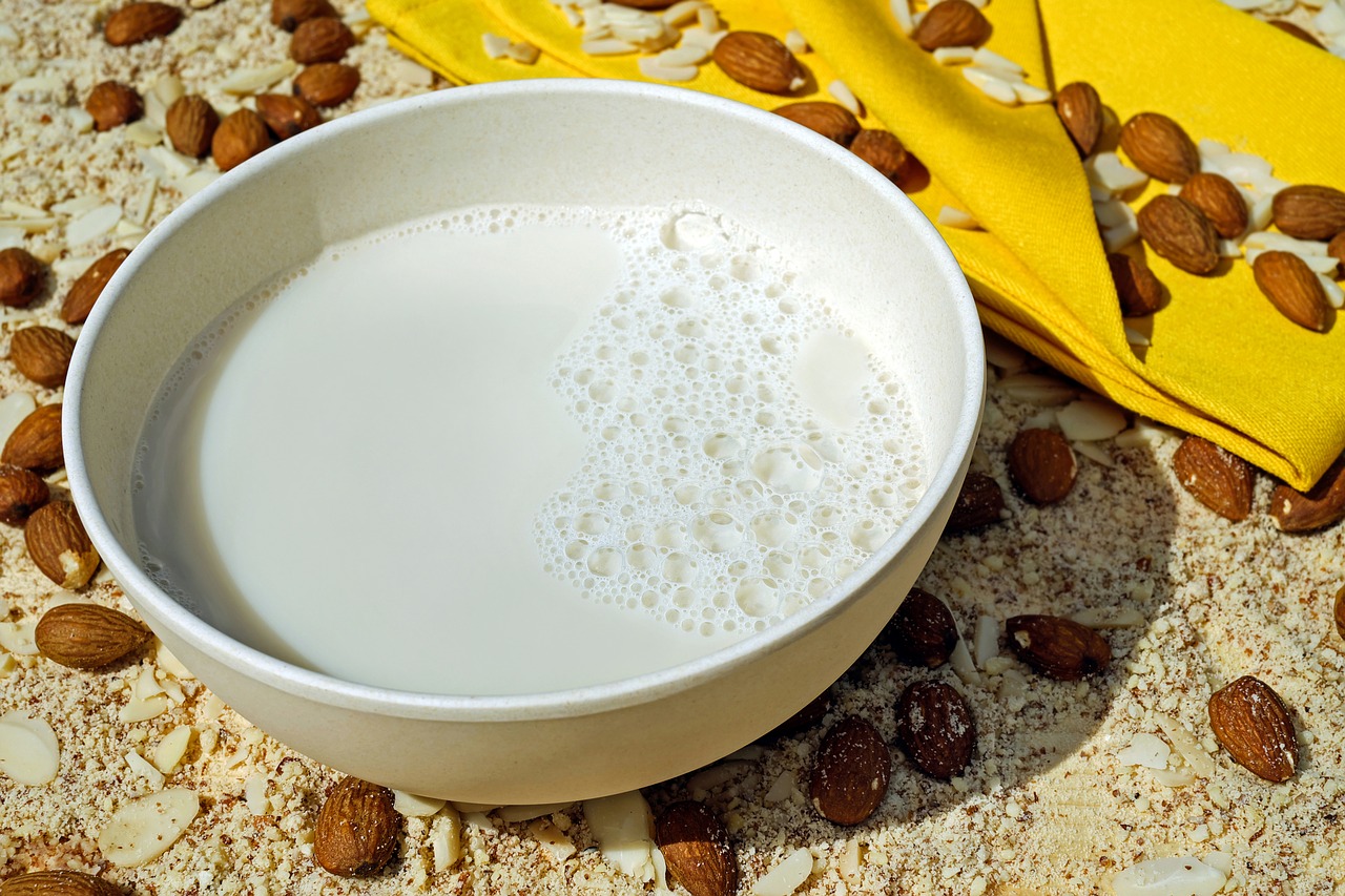 milk almond milk frisch free photo