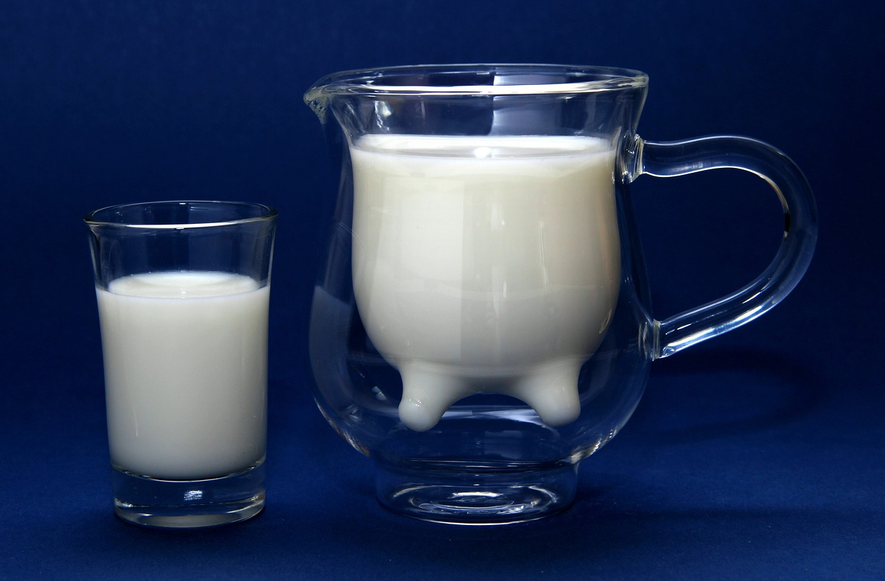 milk glass delicious free photo
