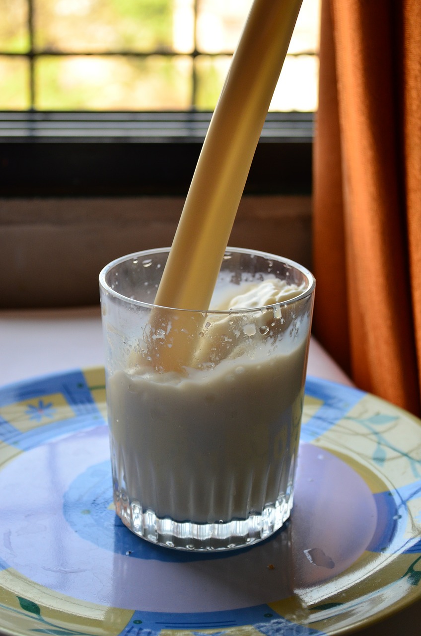 milk beverage pour free photo