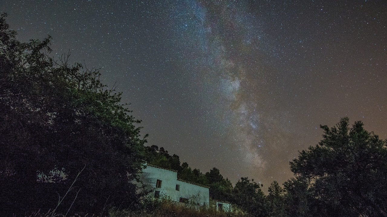 milky way farmhouse sky free photo