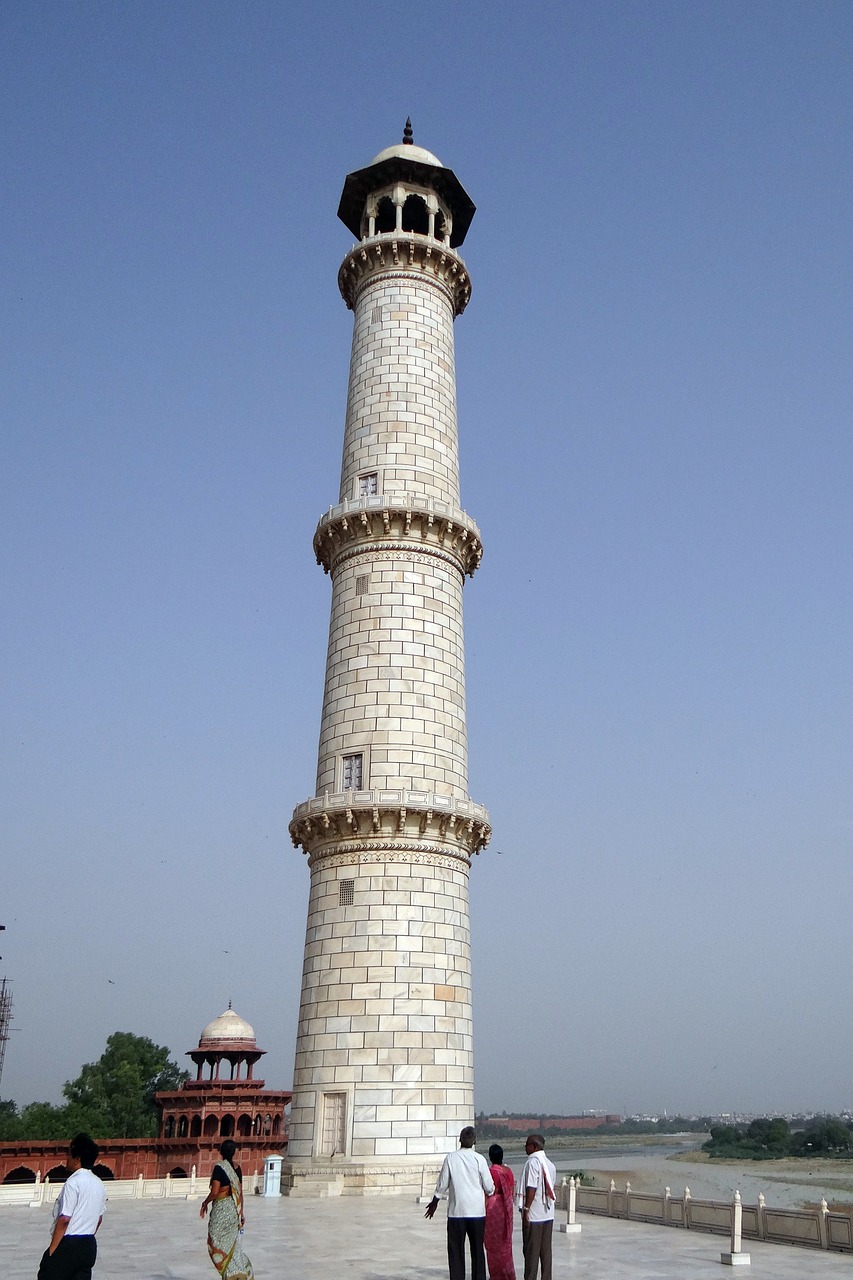 minaret taj mahal yamuna river free photo