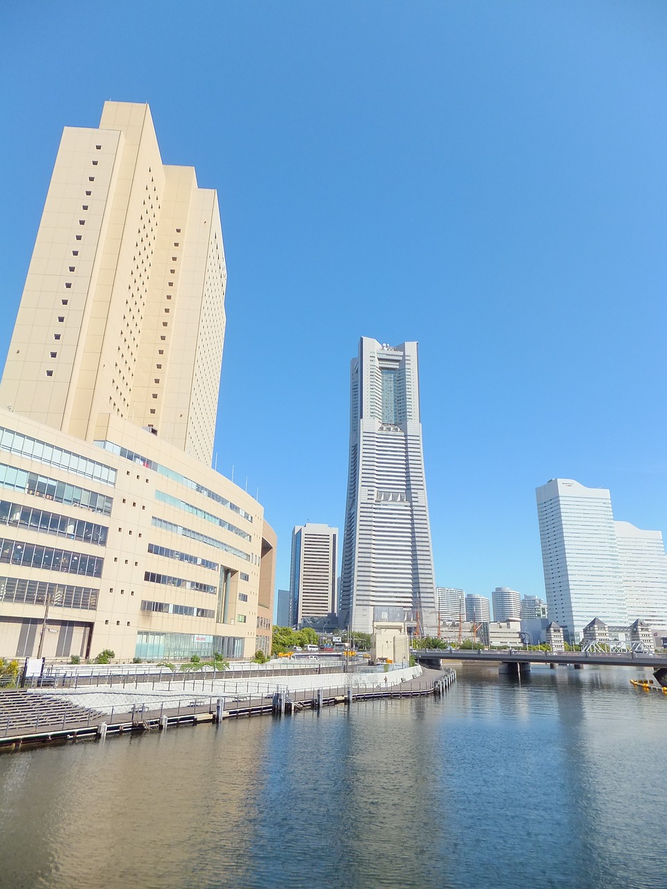 minatomirai sakuragi-cho station world kuma landmark tower free photo