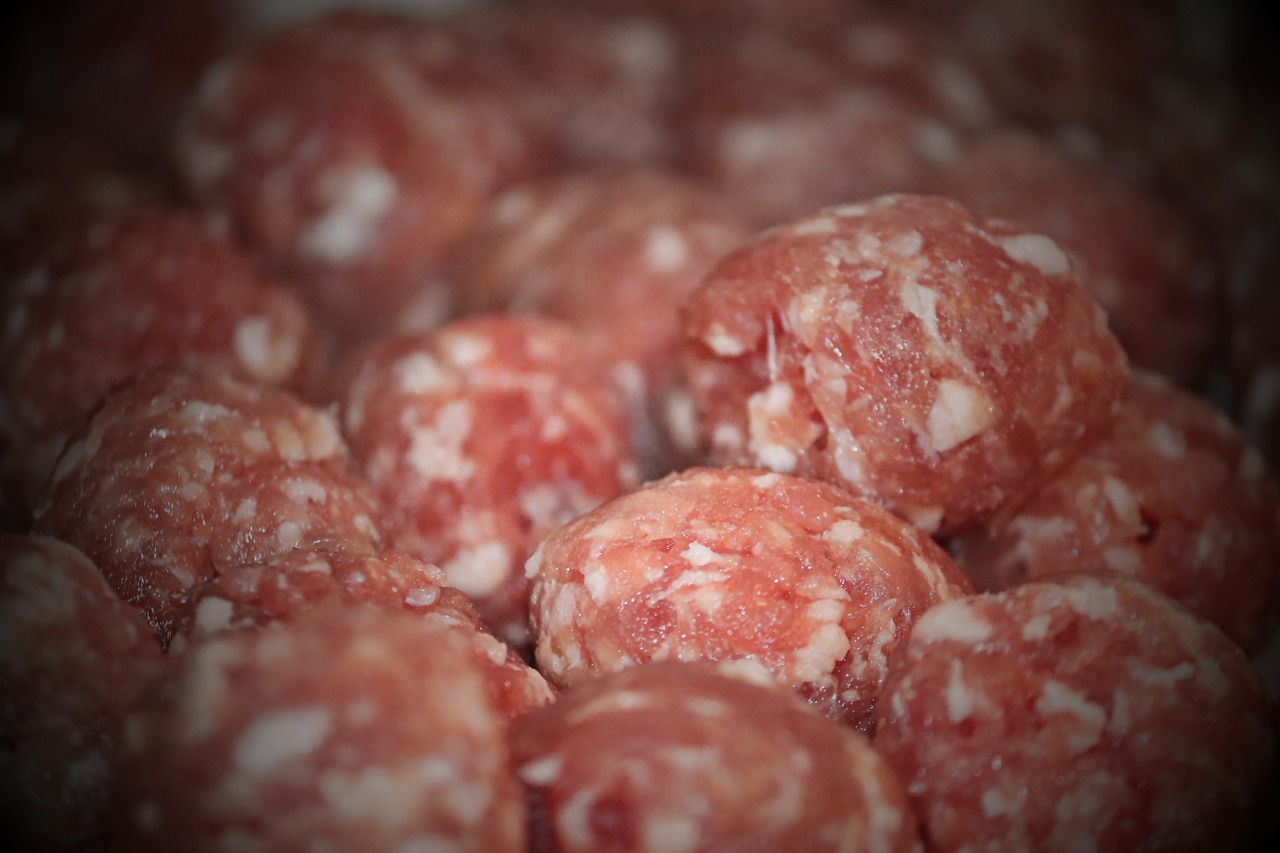 minced meat  mett  balls free photo