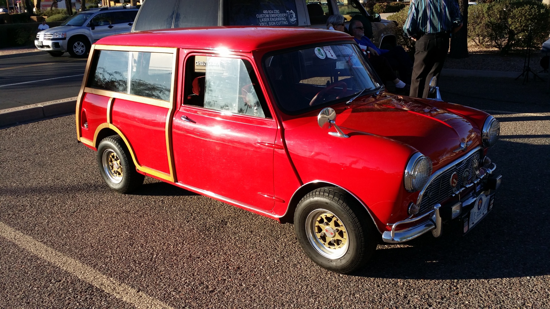 red mini clubman free photo