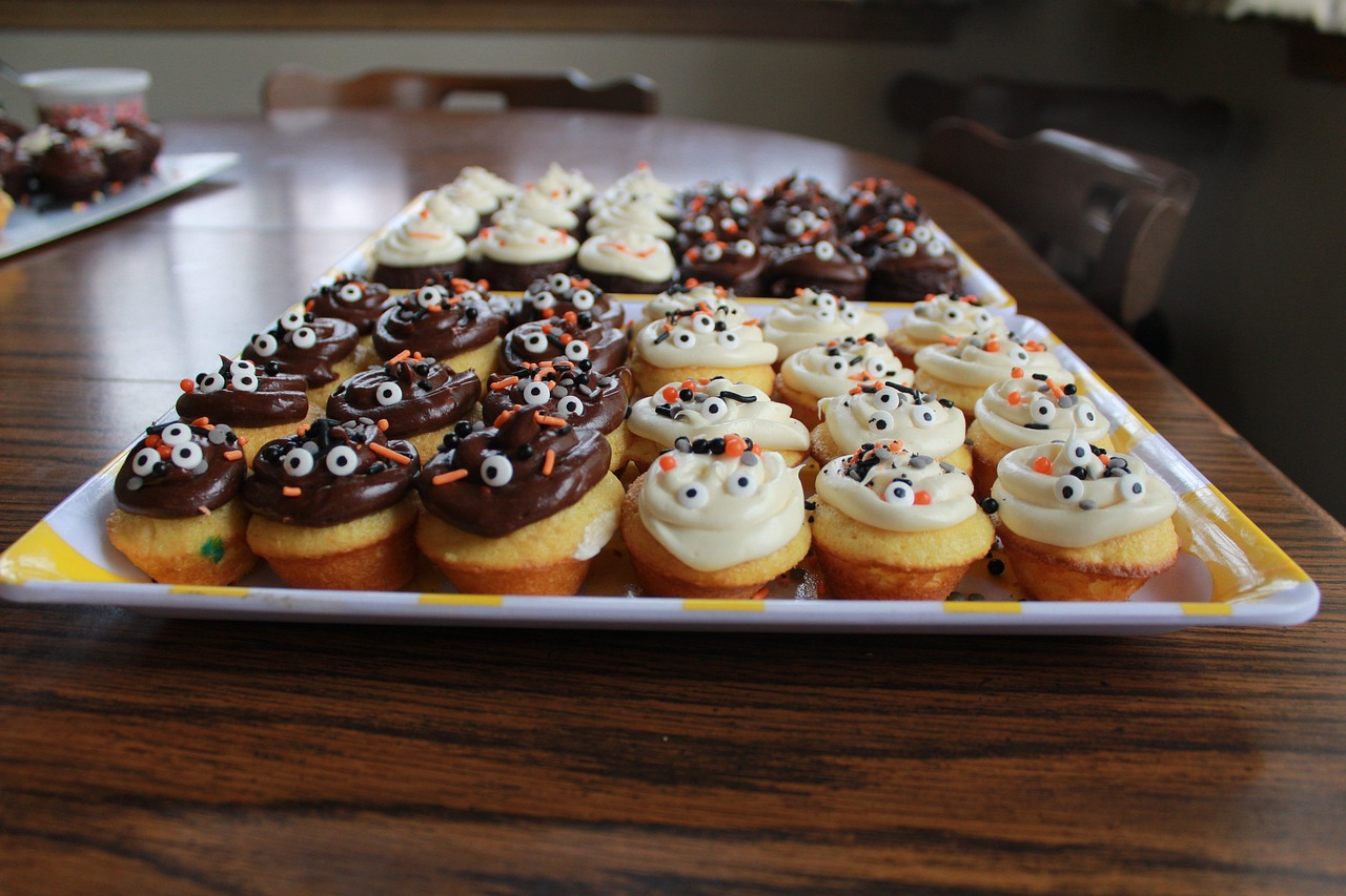mini cupcakes  halloween  dessert free photo