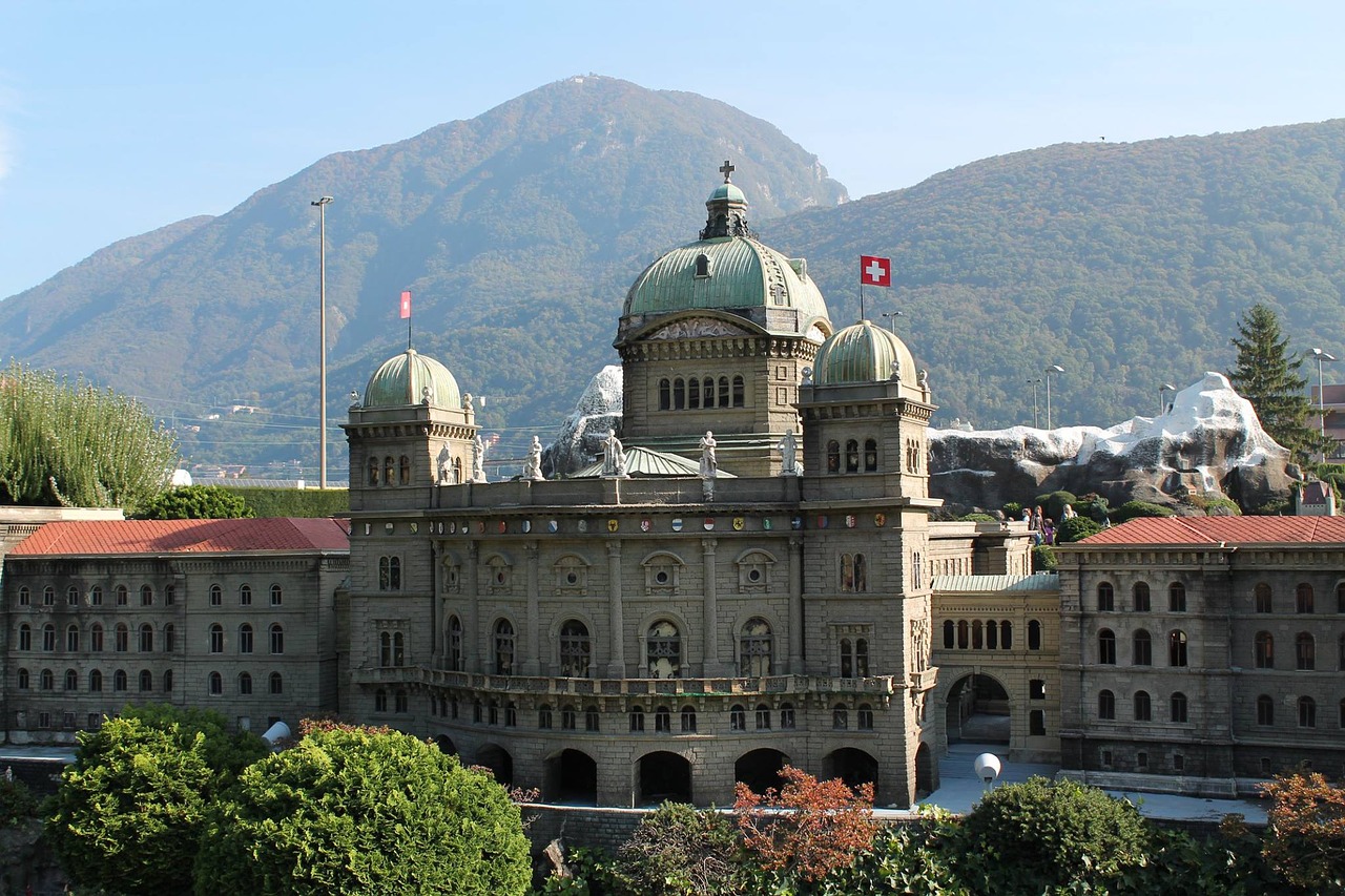 miniature federal building bern free photo