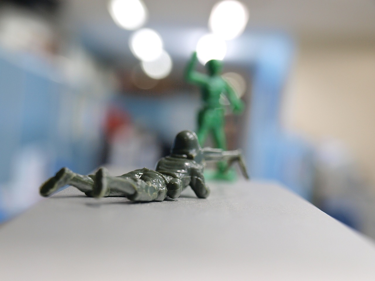 miniature toy soldiers free photo