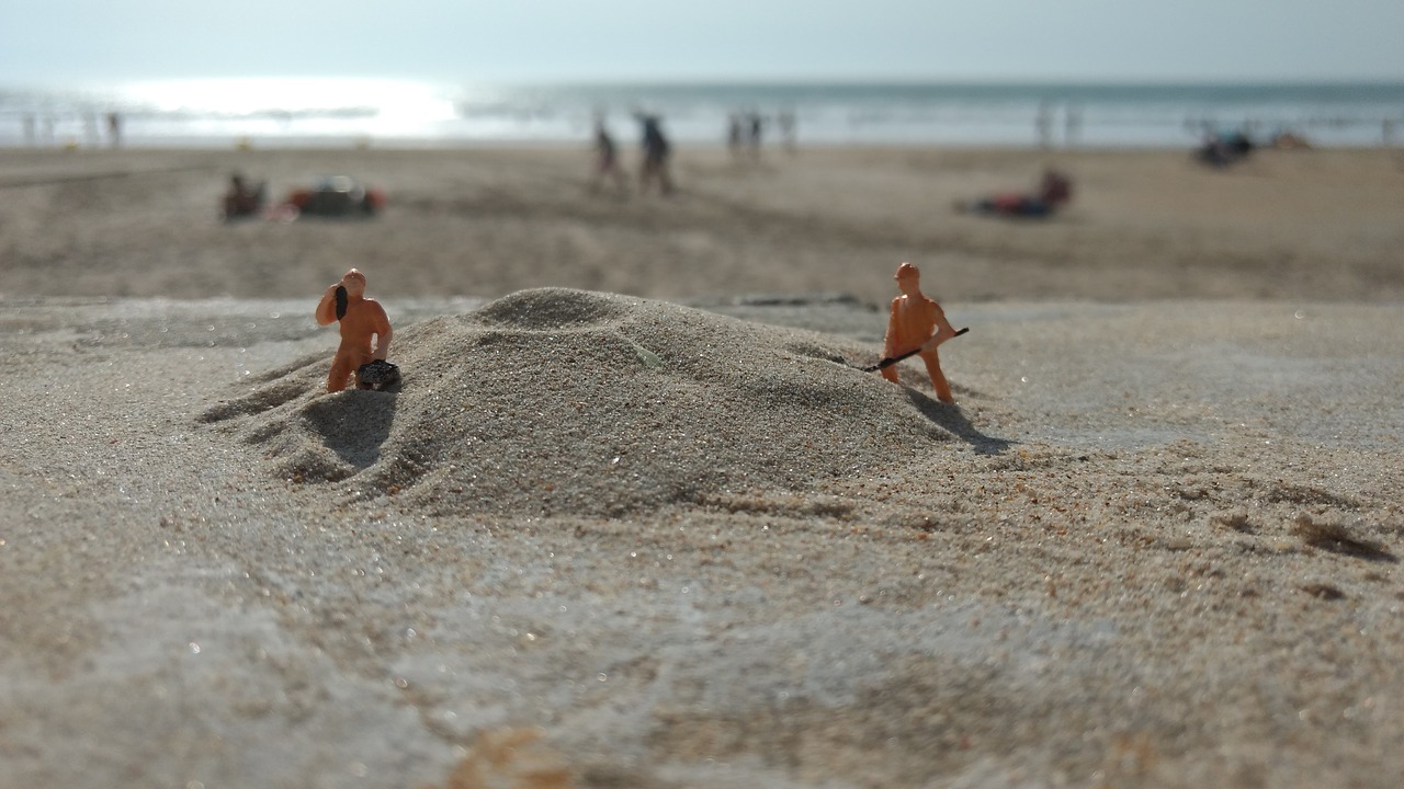 miniature figures water holiday free photo