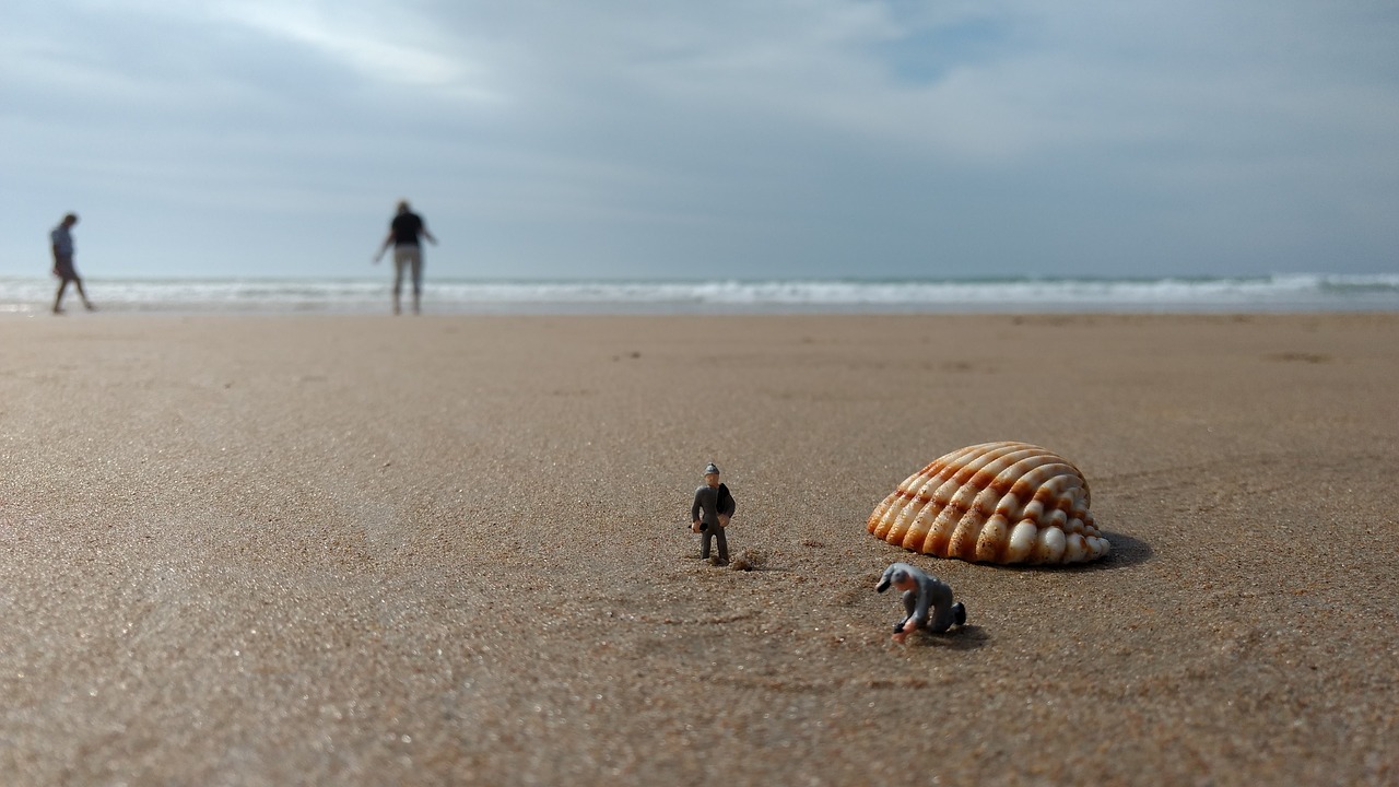 miniature figures water holiday free photo