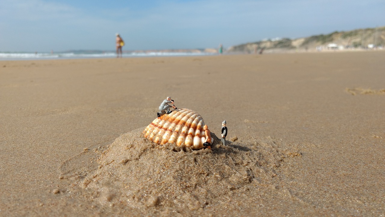miniature figures water holiday free photo