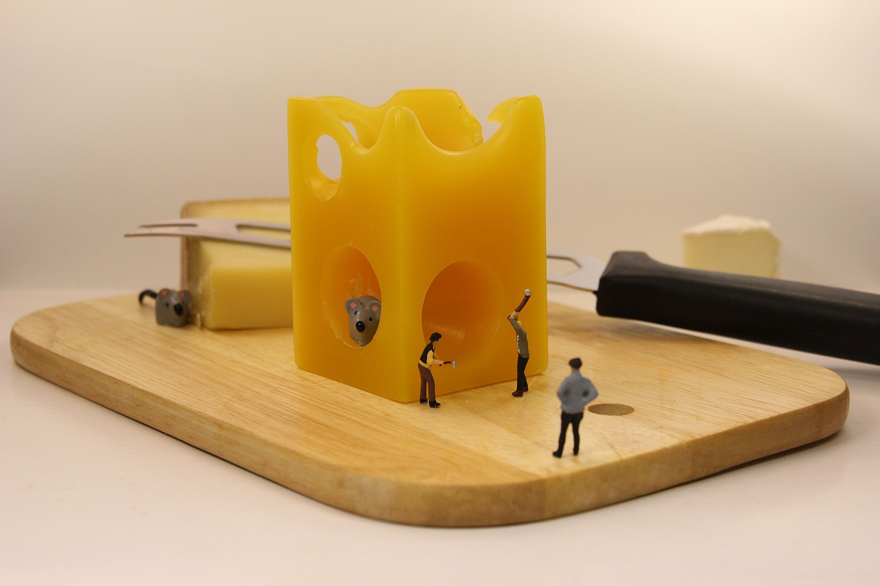 miniature figures mousetrap cheese free photo