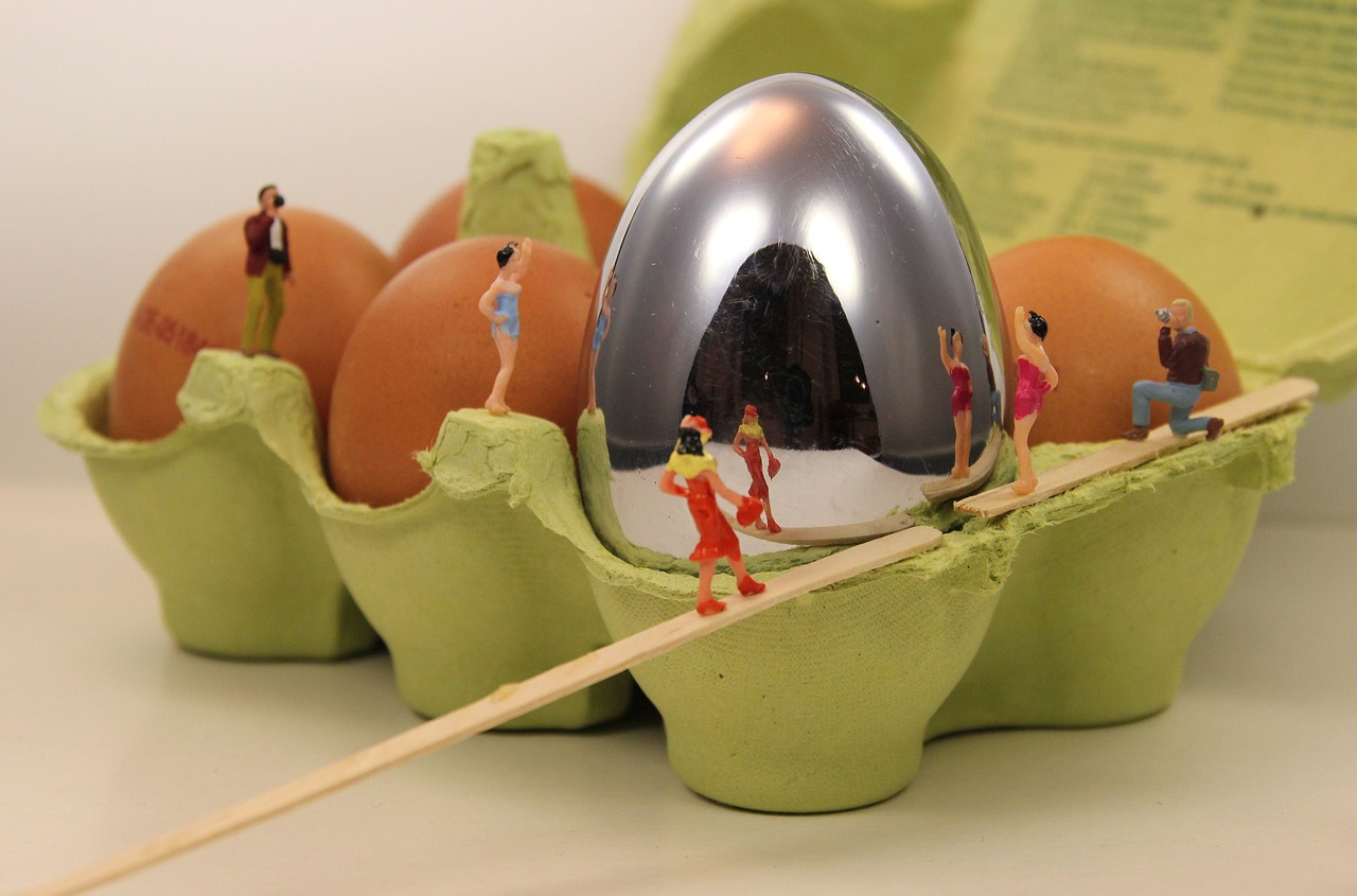 miniature figures fried egg free photo