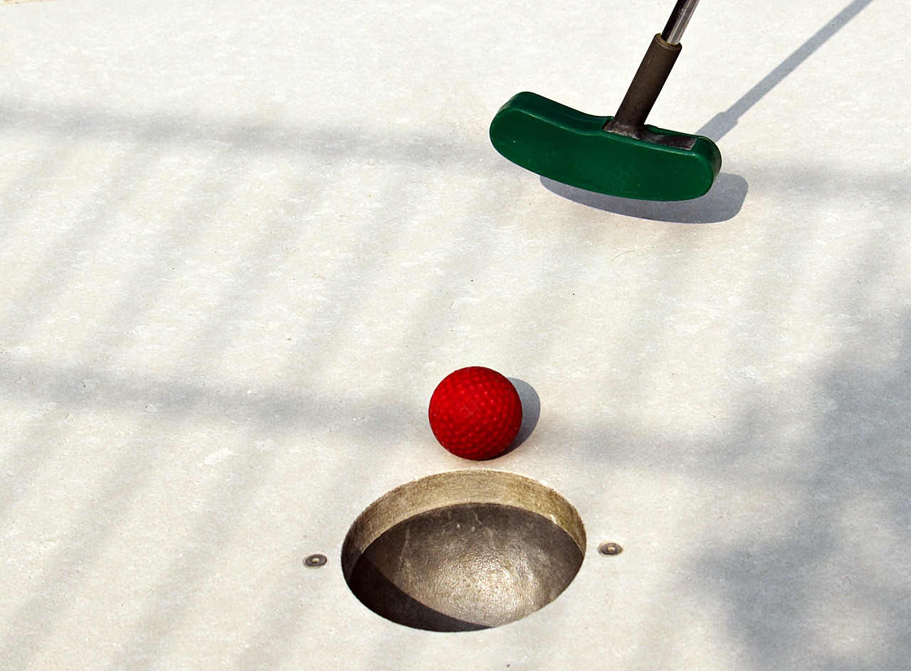 miniature golf mini golf club skill game free photo