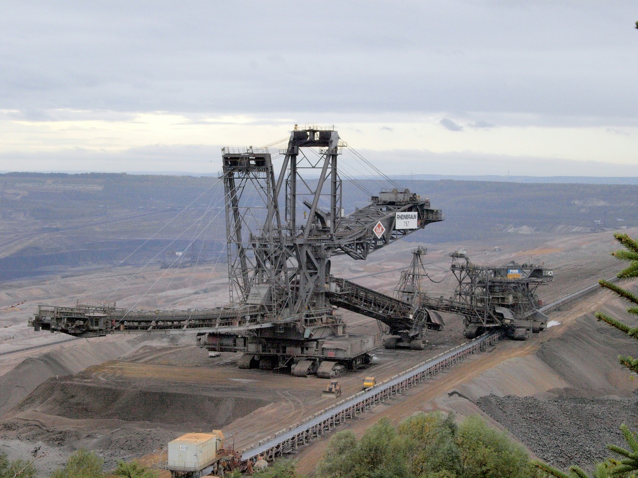 giant mining machine