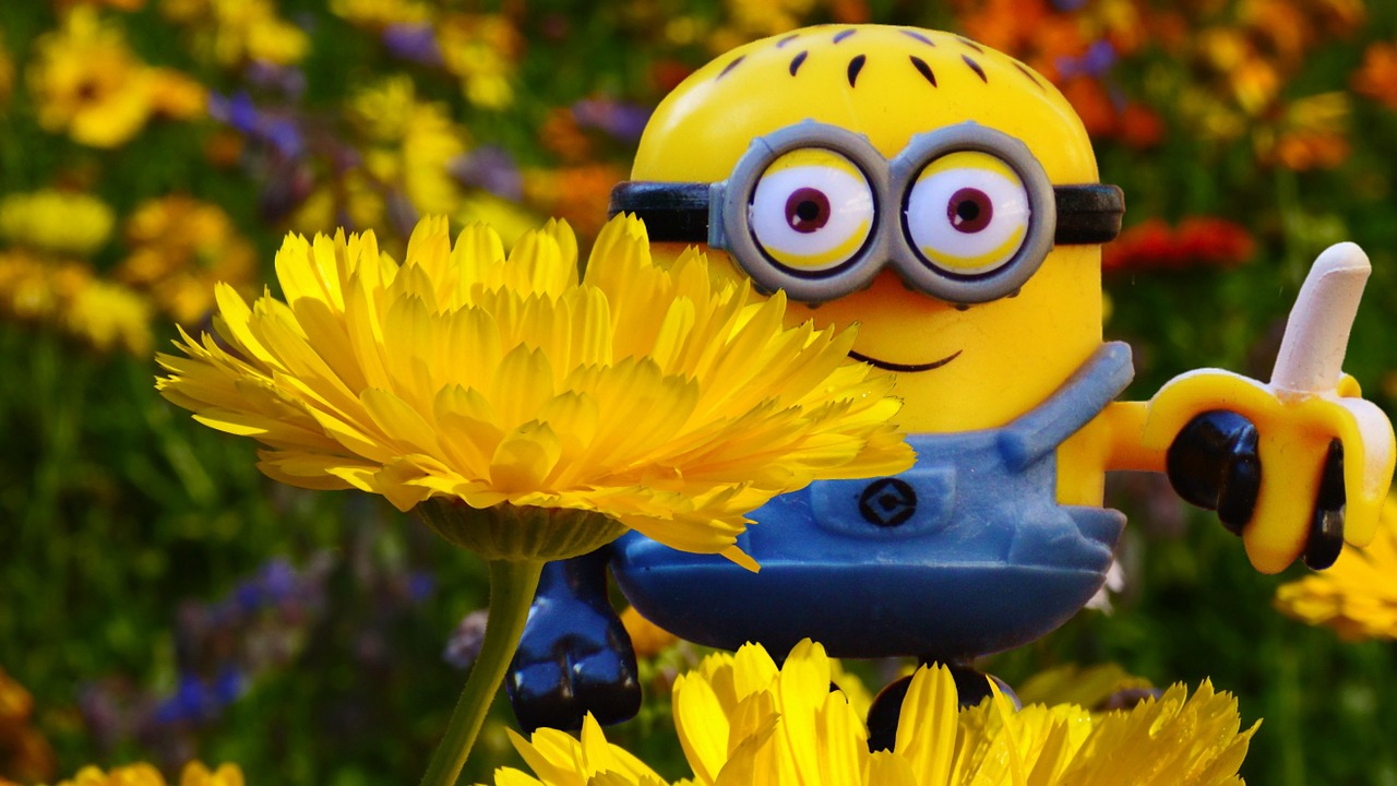 minion banana figure free photo