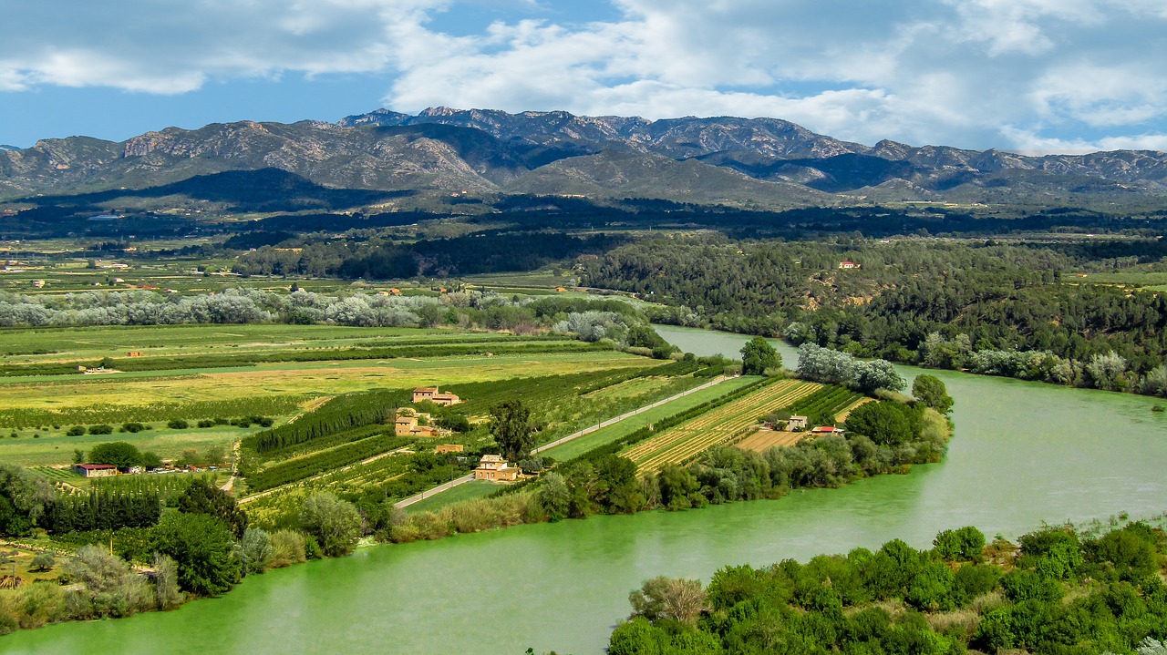 miravet  ebro river  tourism free photo