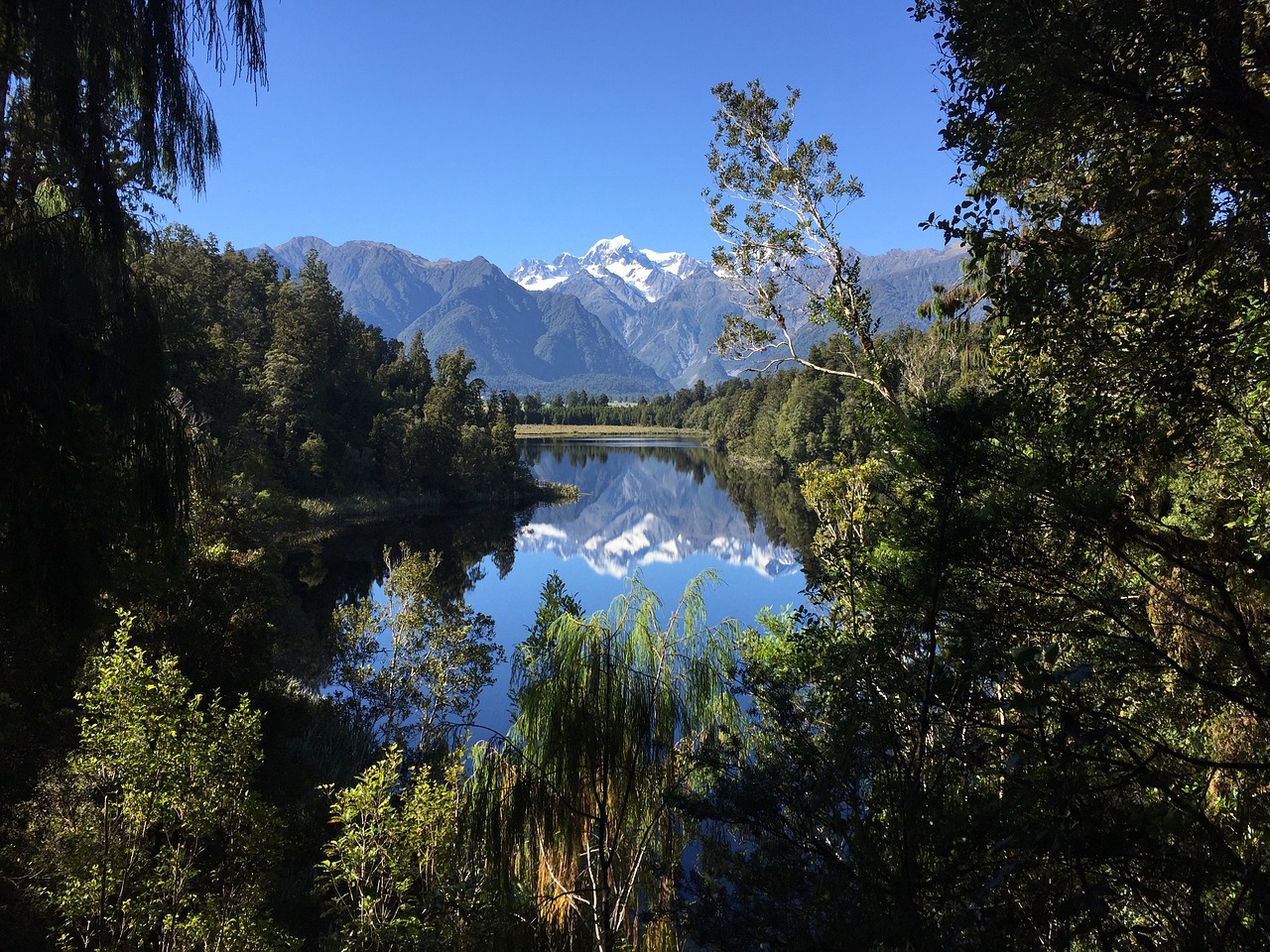 mirror lake  new zealand  travel free photo