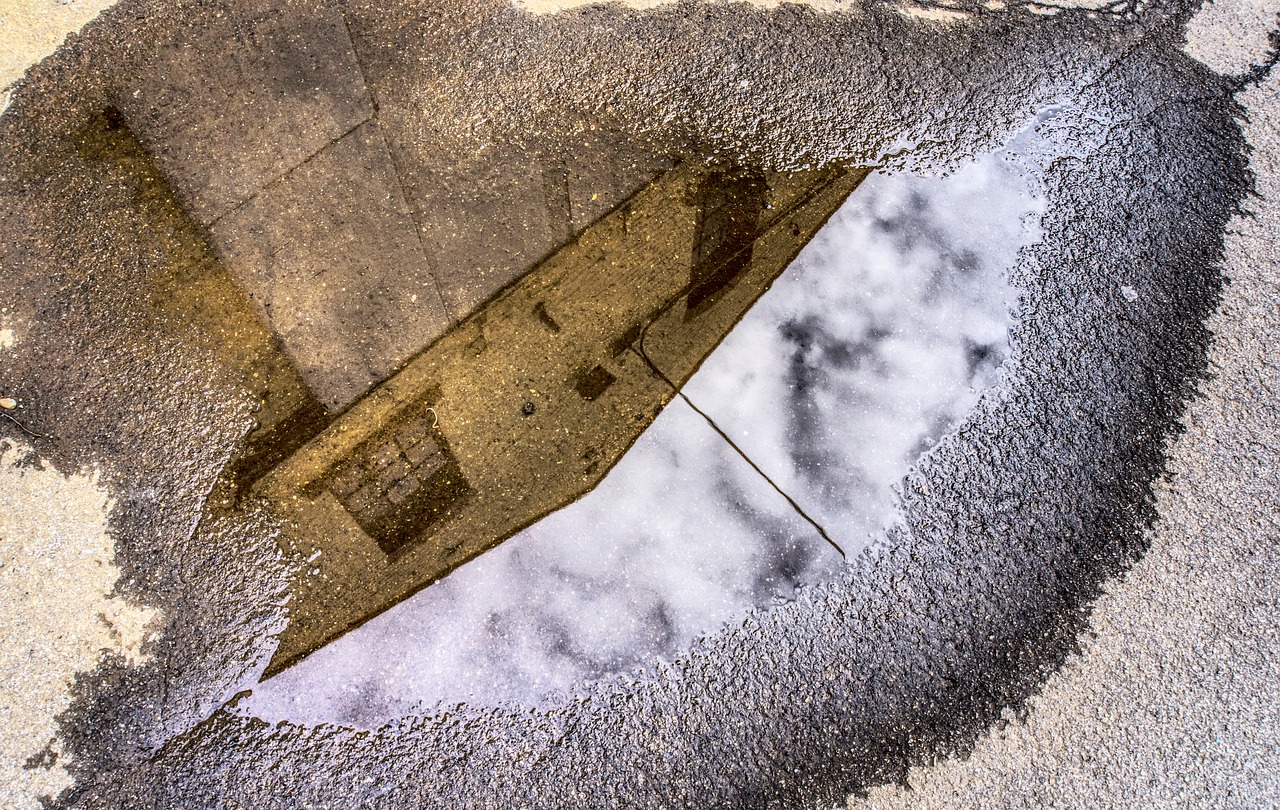 mirroring puddle puddle photography free photo