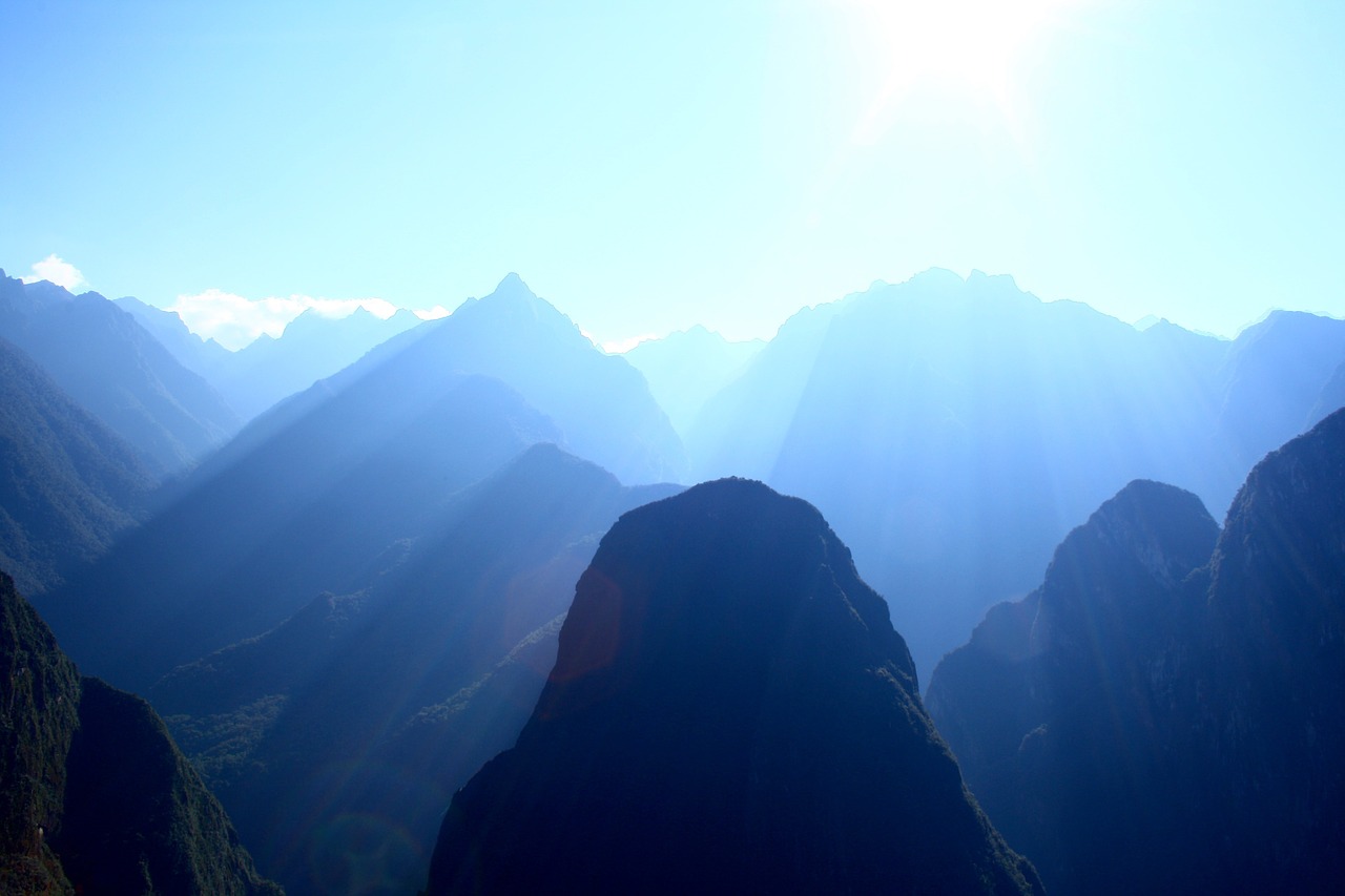 misty blue mountains free photo