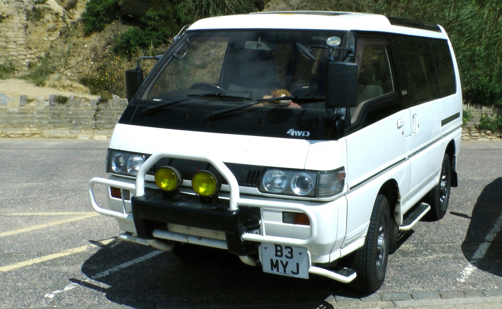 mitsubishi delica car free photo