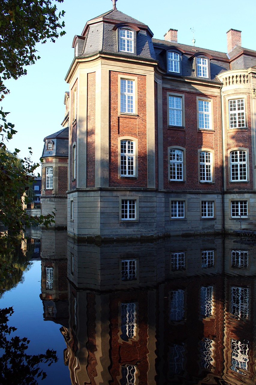 moated castle castle münsterland free photo