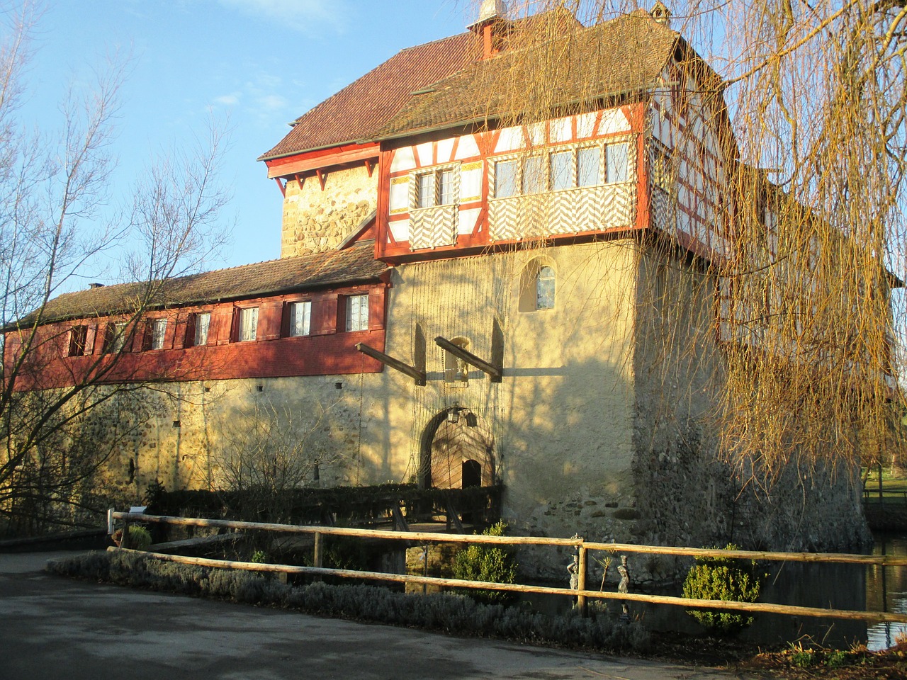 moated castle hagenwil thurgau free photo