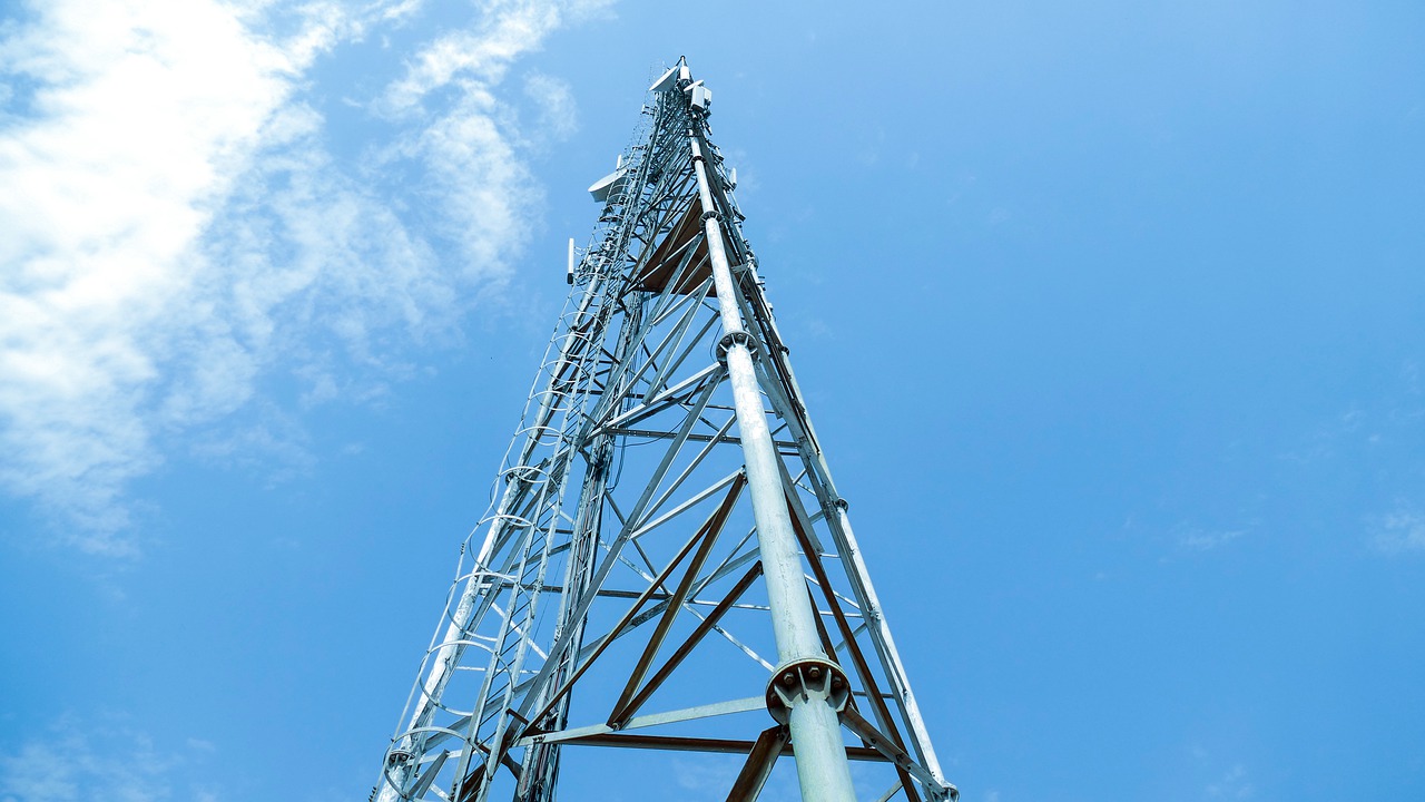 mobil tower  communication  transmitter free photo