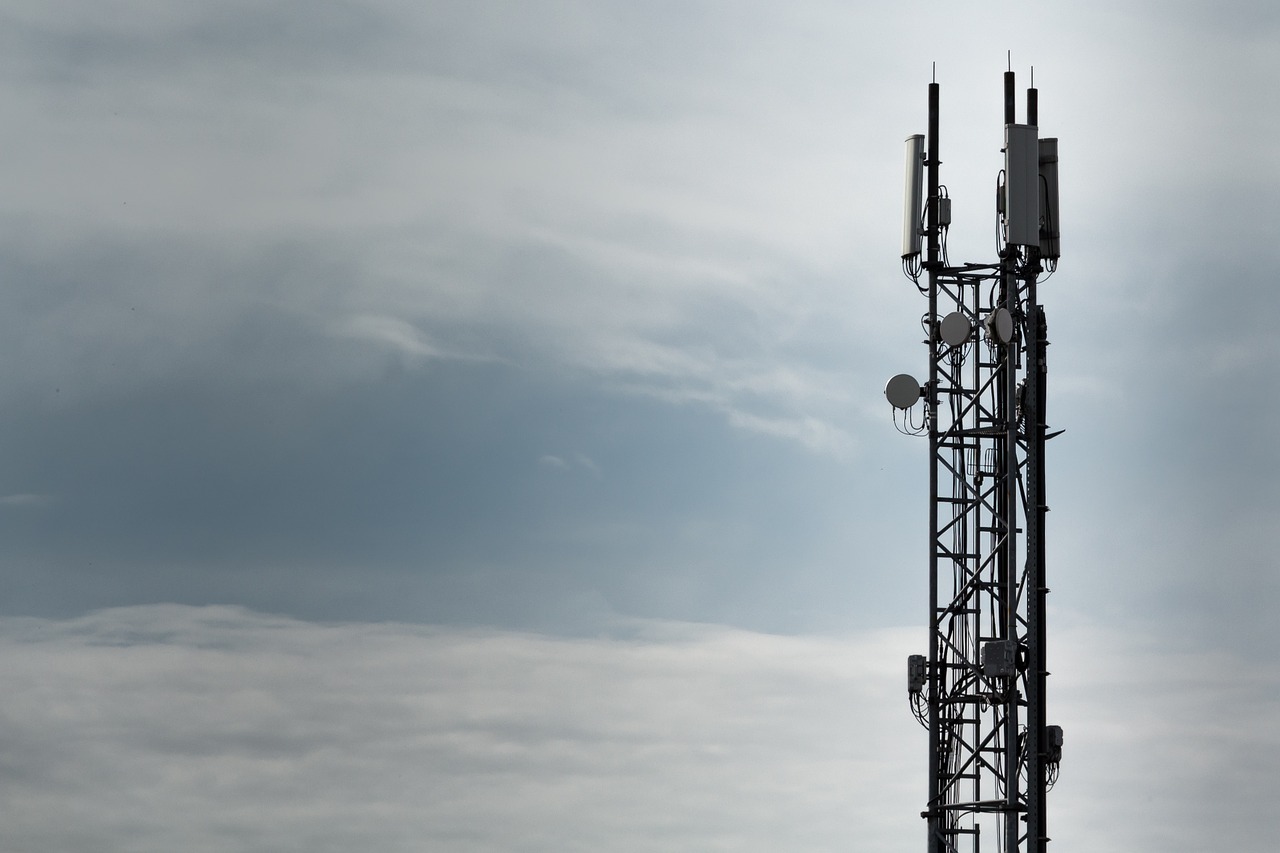 mobile radio transmitters handynetz mobile phone mast free photo