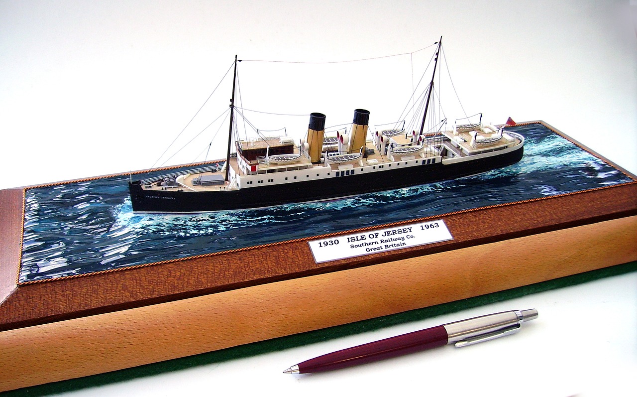 model ship cross free photo