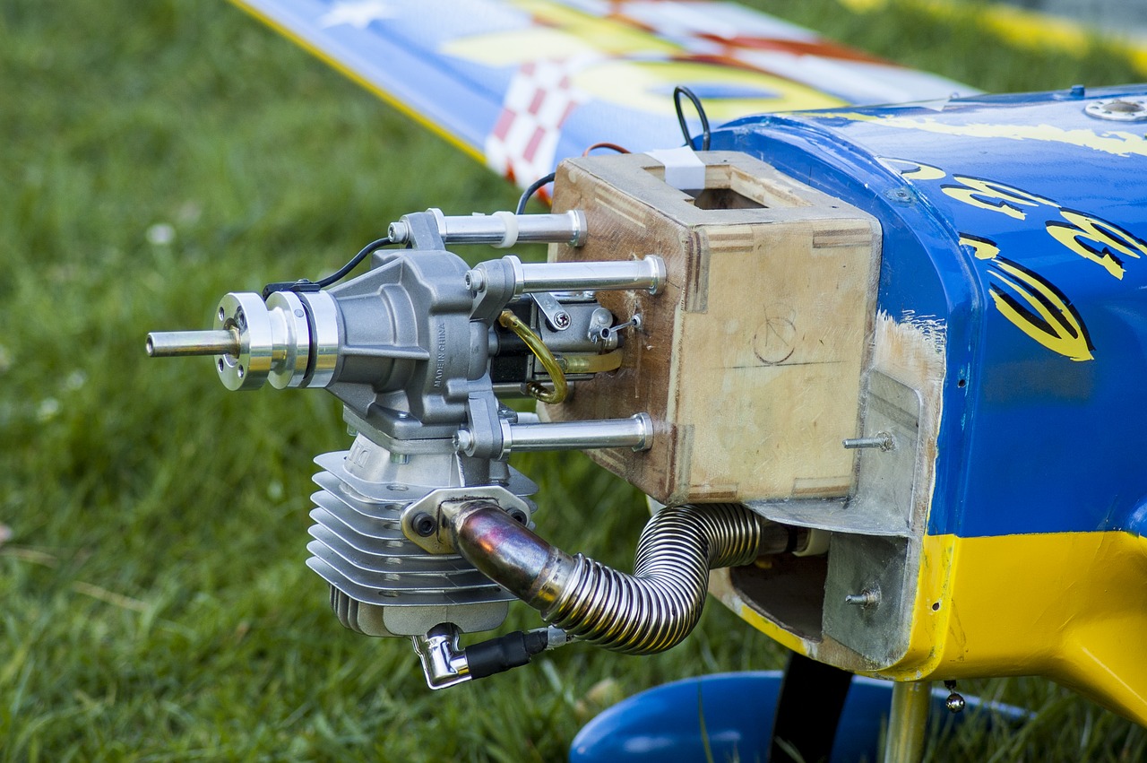 model airplane  motor  internal combustion engine free photo