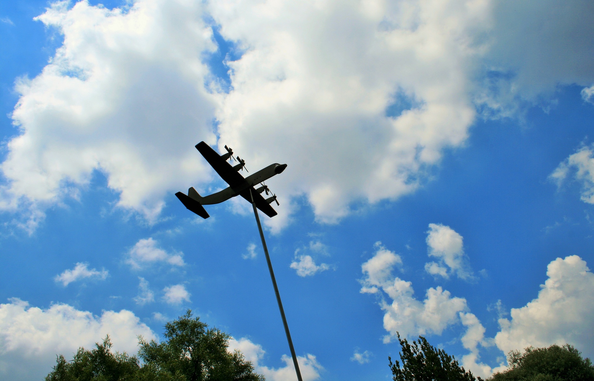 aircraft model c-130 pole free photo