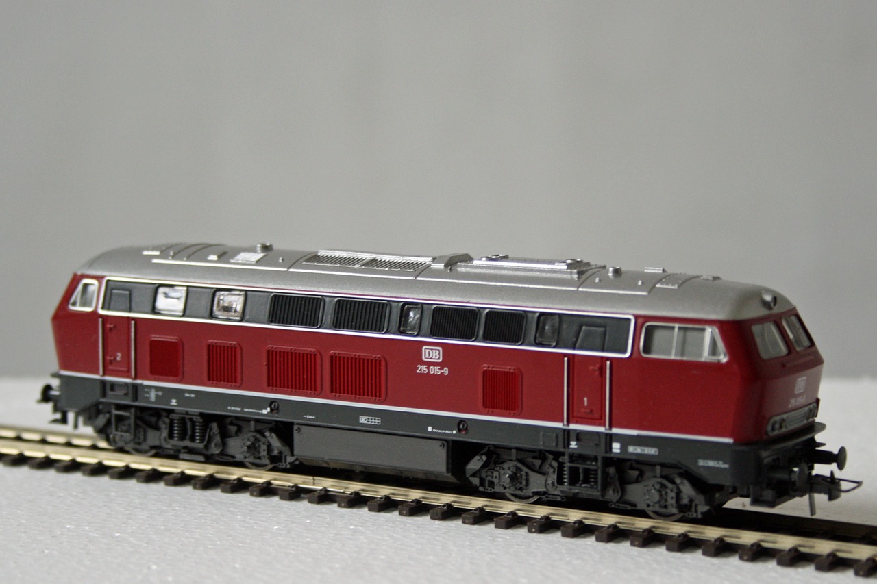 model railway diesel locomotive railway free photo