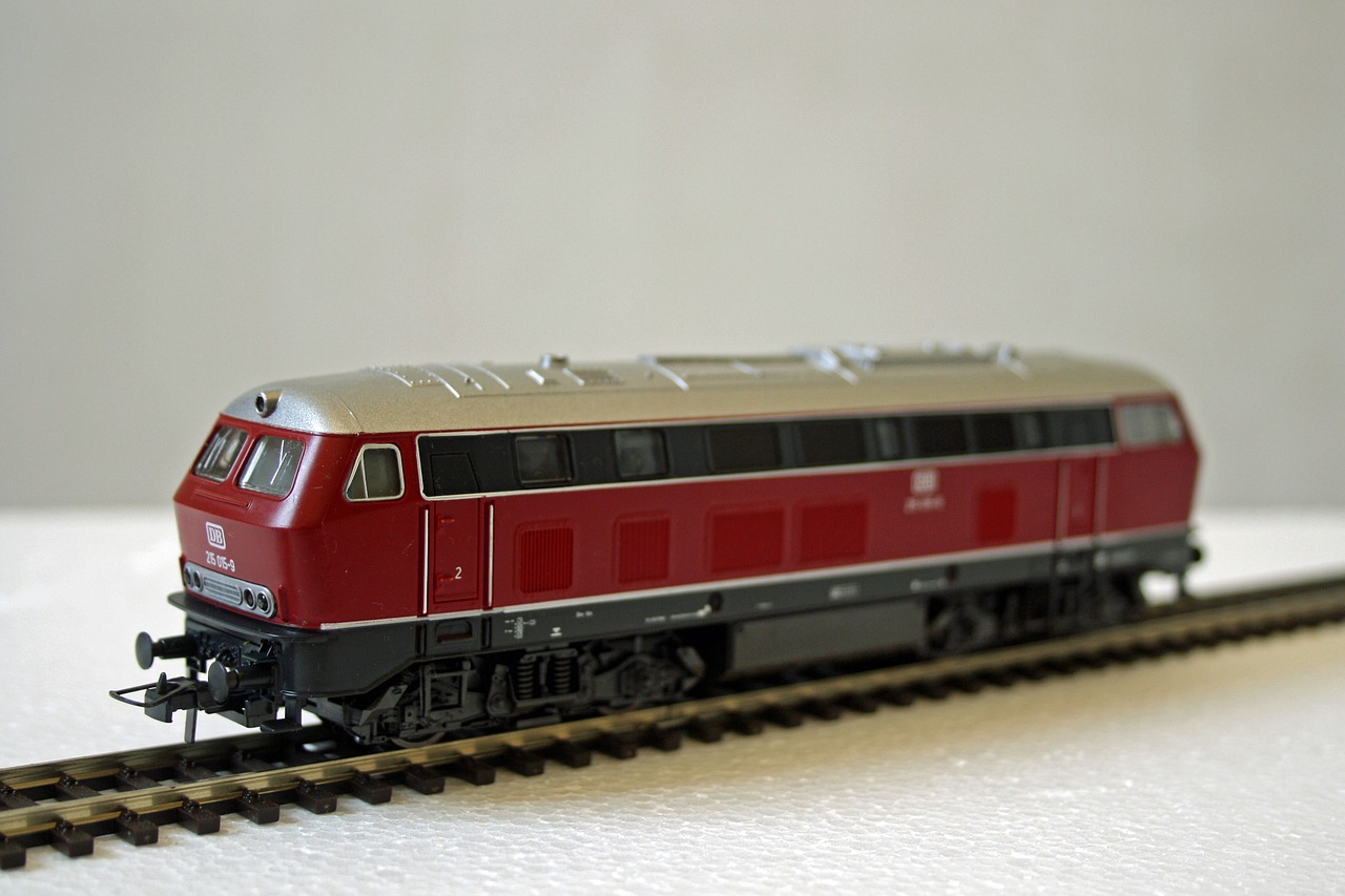 model railway diesel locomotive railway free photo