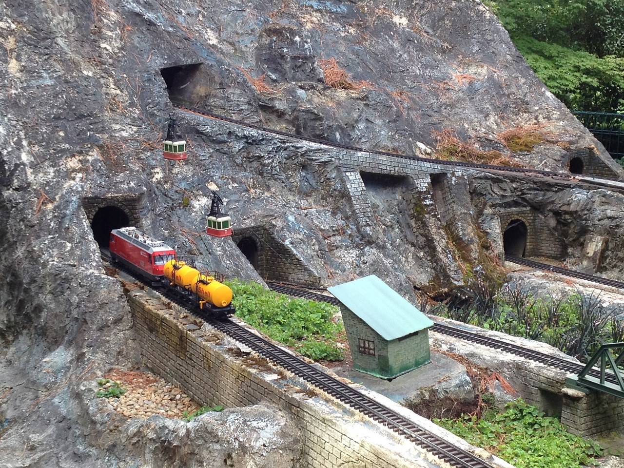 model train tunnel mountain free photo