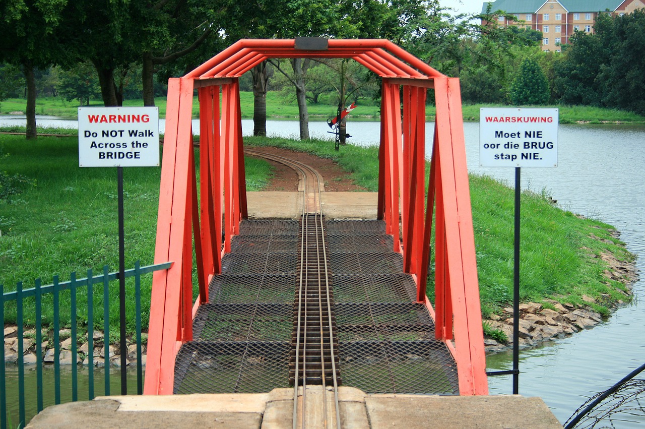 model train bridge bridge metal free photo