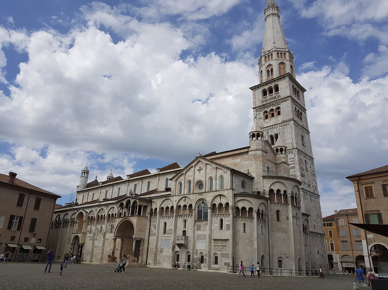 modena duomo piazza free photo