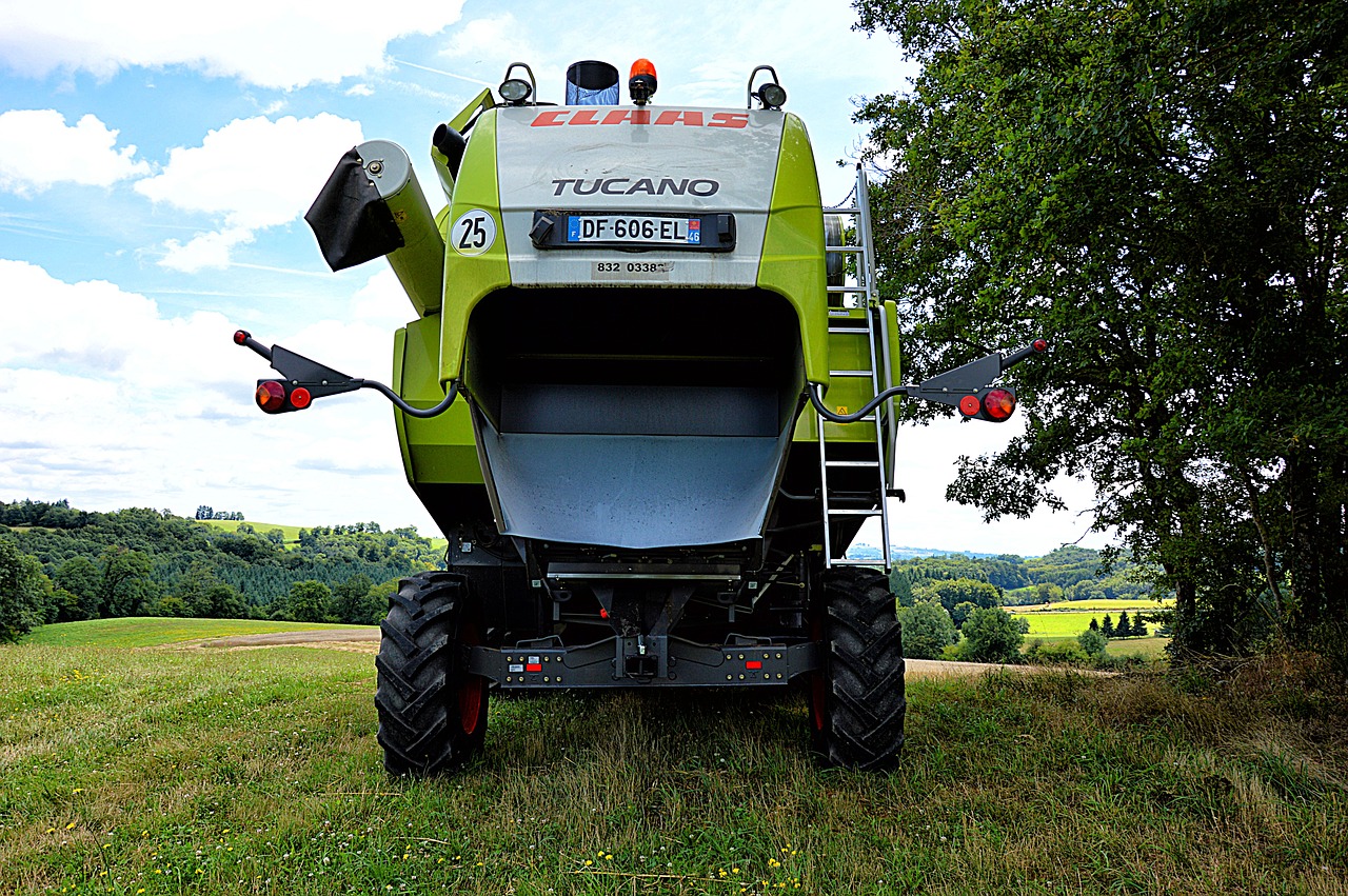 moissonneuse batteuse agricultural gear free photo