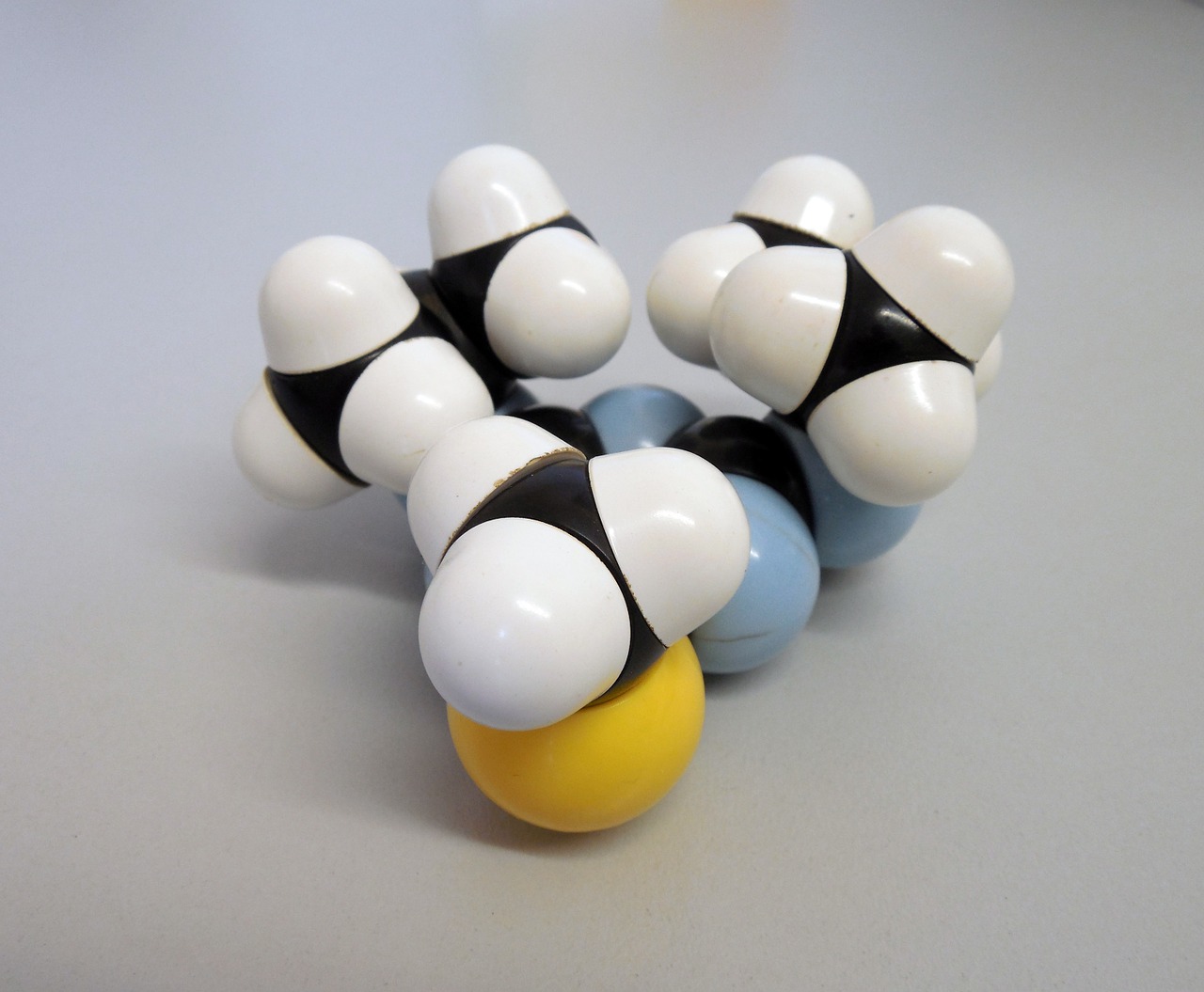 molecule spherical model chemistry free photo