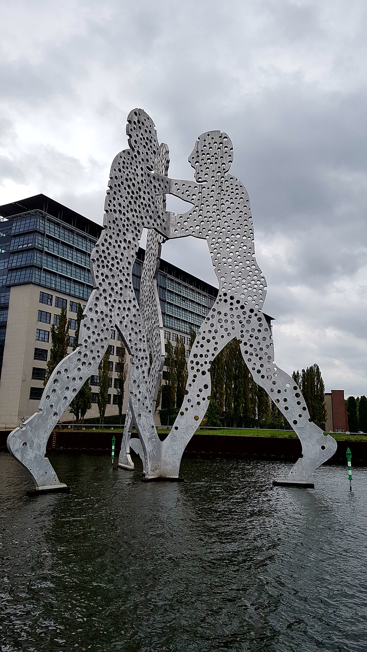 molecule man berlin spree free photo