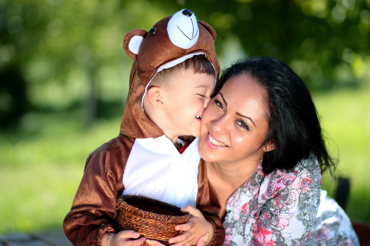 Download free photo of Mom,son,kiss,teddy bear,love - from needpix.com